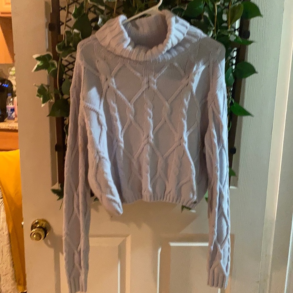 Cropped blue sweater